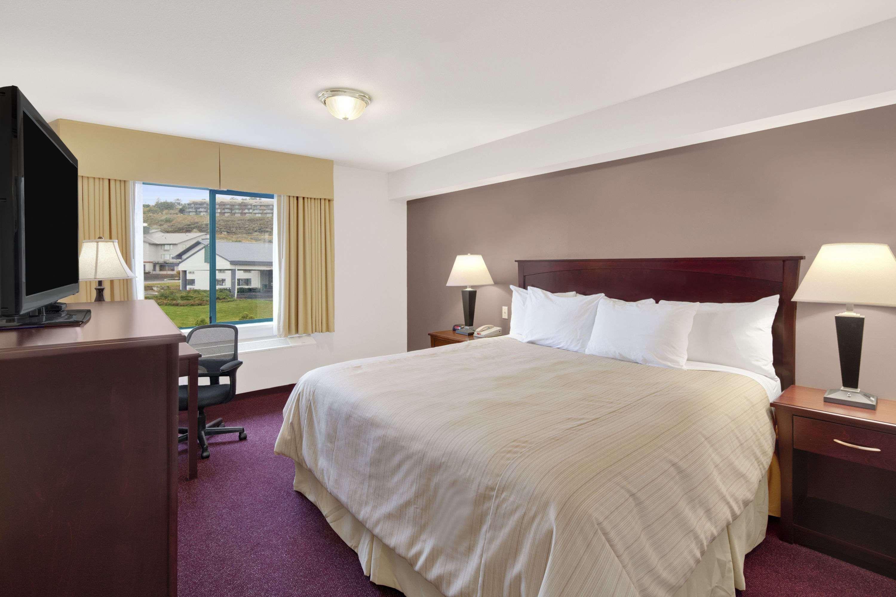 Days Inn By Wyndham Kamloops Bc Exterior photo