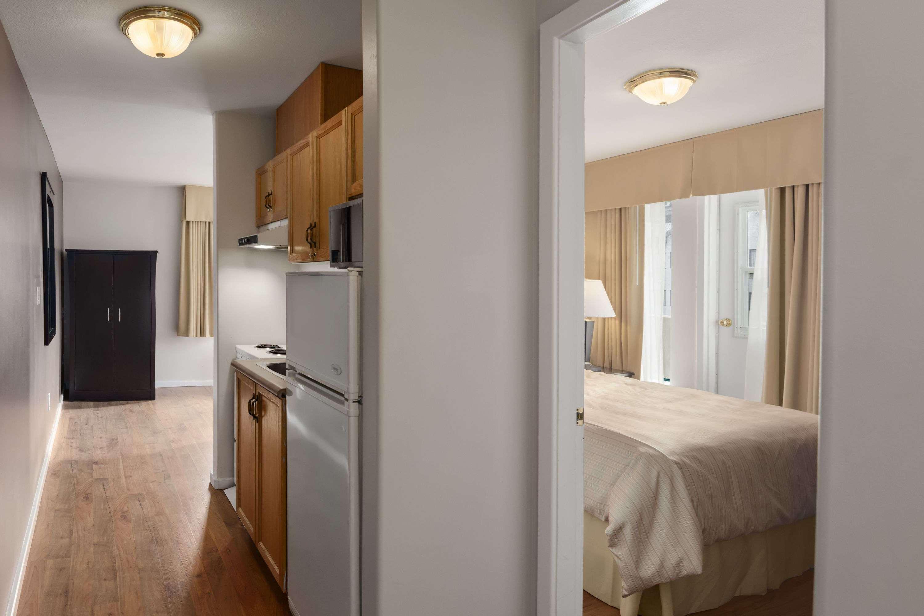 Days Inn By Wyndham Kamloops Bc Exterior photo