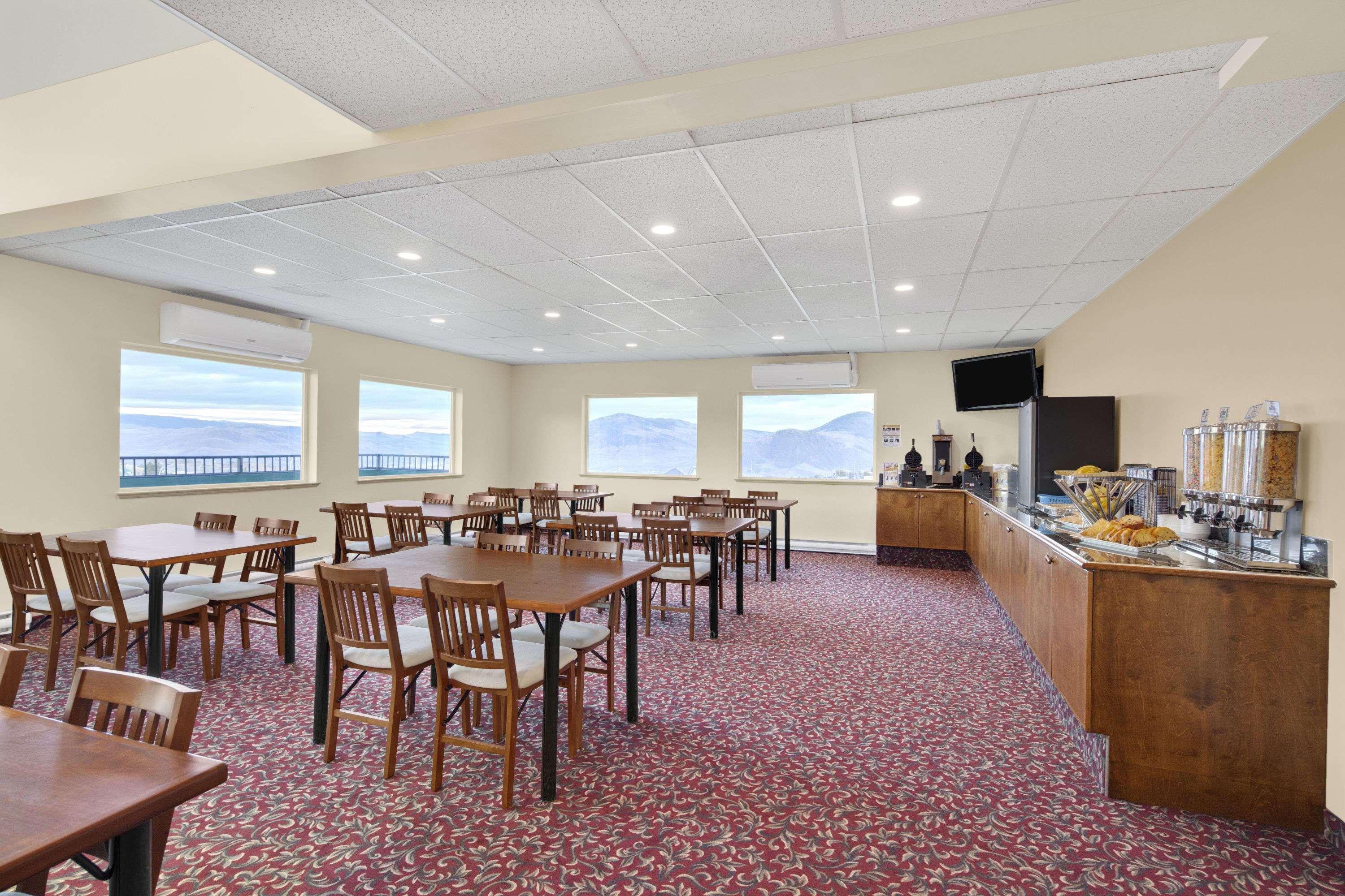 Days Inn By Wyndham Kamloops Bc Exterior photo