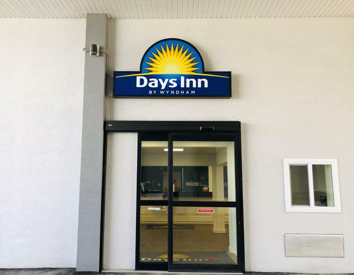 Days Inn By Wyndham Kamloops Bc Exterior photo