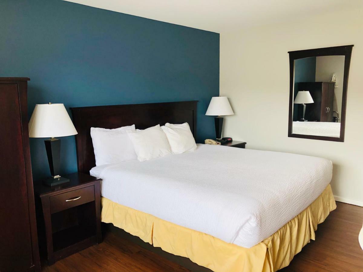 Days Inn By Wyndham Kamloops Bc Exterior photo