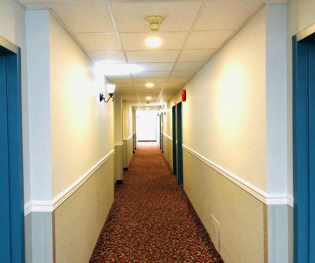 Days Inn By Wyndham Kamloops Bc Exterior photo