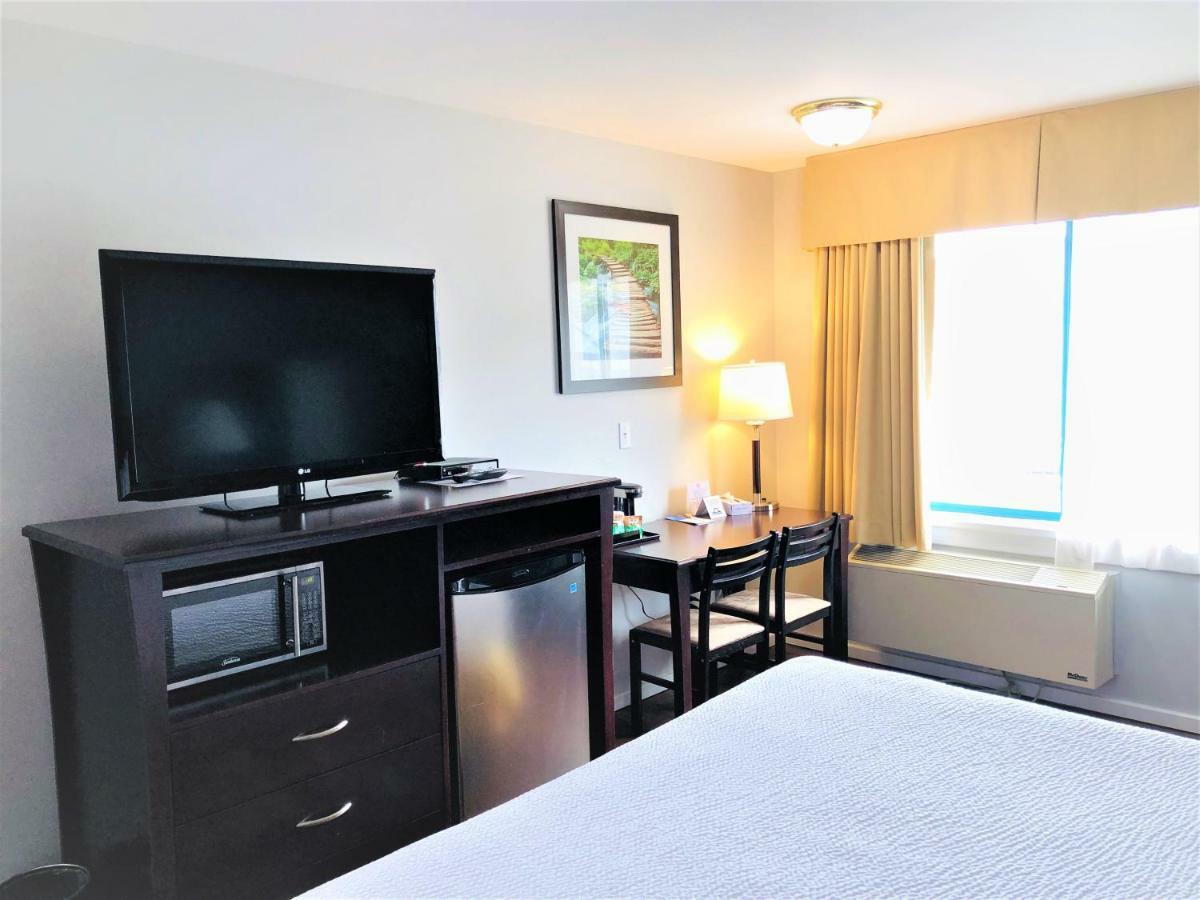 Days Inn By Wyndham Kamloops Bc Exterior photo